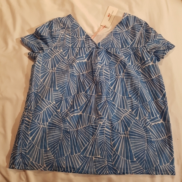 Vineyard Vines girls top size 16 or XL - Picture 2 of 5